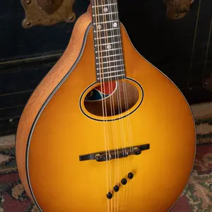 Eastman PCH-M104-GB Solid Spruce/Laminated Mahogany Goldburst Flattop A-Style Mandolin #0066