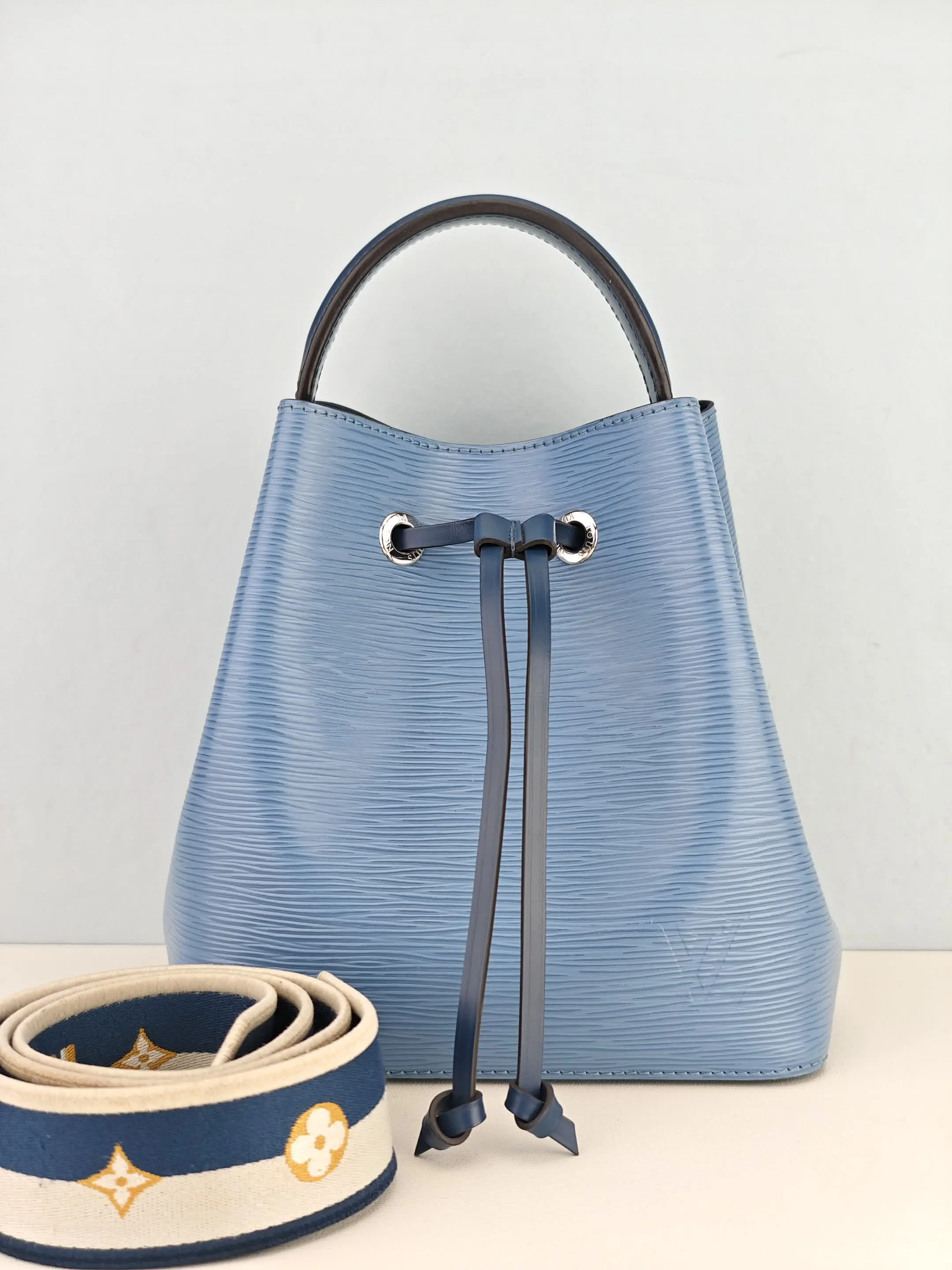Pre-owned Epi Leather Shoulder Bags Louis Vuitton Blue Epi NeoNoe BB Shoulder Bag【SR0221】