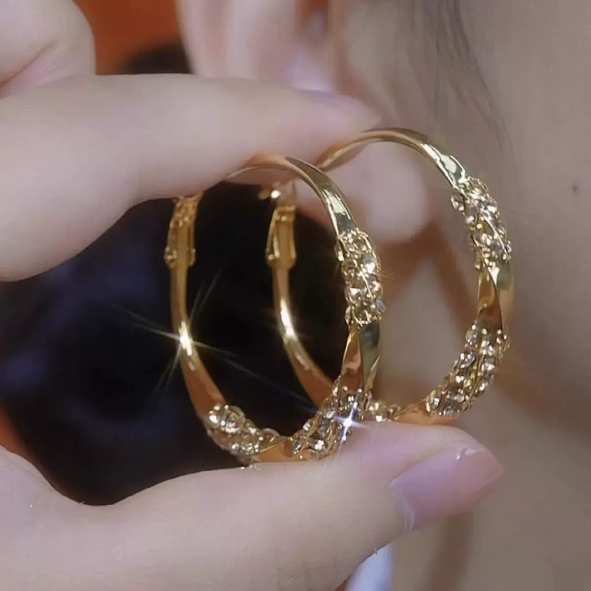 Women's Oversized Twisted Rhinestone Hoop Earrings - 4.0cm Width, 3.6cm Height Twist Detail Plain Y2K Retro Minimalist Costume Jewelry for Daily Wear, Parties - Year-Round Gift