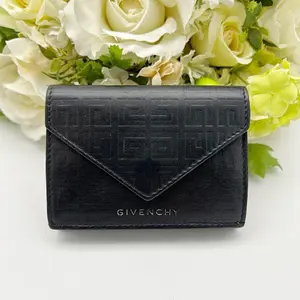 Pre-owned GIVENCHY As Shown Shoulder Bags 4G Logo Embossed Leather Trifold Wallet gi9906dn