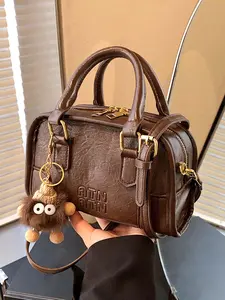Niche design simple retro style Boston Chic Vintage Handbag, old texture with fur ball pendant, single shoulder handbag crossbody multi-purpose small bag, fashionable and casual, exquisite and suitable for daily travel, etc., Casual Trendy Handbag