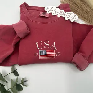 USA 1776 Embroidered Comfort Colors/Gildan  Sweatshirt – Vintage American Flag Patriotic Crewneck – Fourth of July Outfit – Cozy USA Independence Day Gift – Retro Americana Aesthetic Pullover