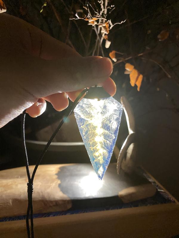 Hmade H-carved Black Obsidian Stone Necklace with Transparent Inlaid Design Encased in Resin for Unique Unisex Statement Ideal for Gift Foldable Christmas Tree Lights Day of the Dead Decorations Set Canvas Tote Bag Star Stripe Wreath Bows