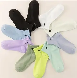 ️ Medias “Fe y Luz” con cruz bordada (Set 3 pares)