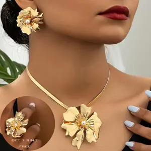 European Elegant Style 3-Piece Jewelry Set, Luxury Gold Metal Flower Pendant Snake Bone Chain Necklace and Earrings, Exquisite Women's Accessories Cute