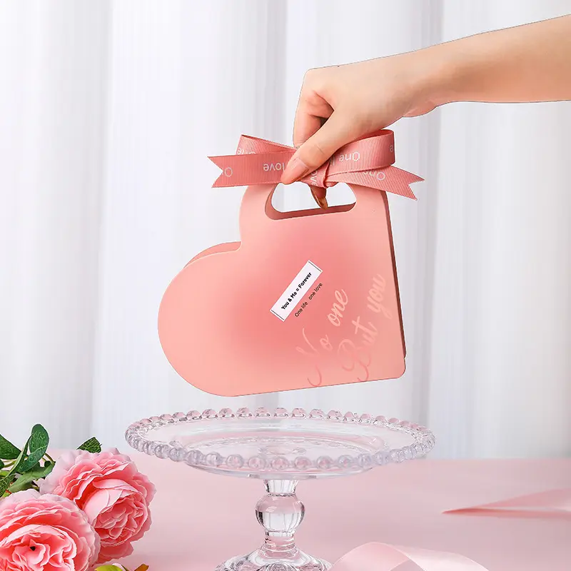 Valentine's Day Handheld Gift Box for Couples, Romantic Jewelry Boxes, and Creative Companion Gift Boxes for Girlfriends Wholesale