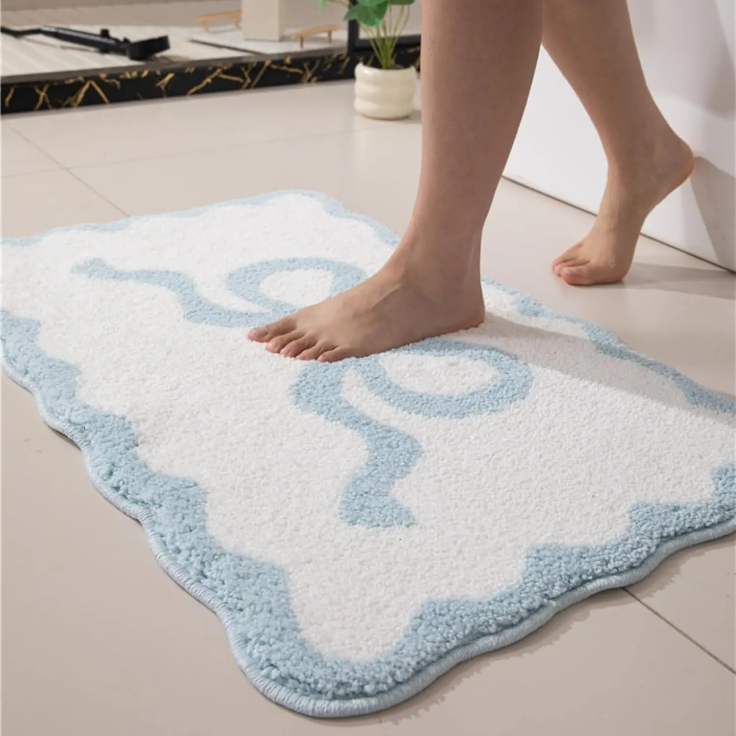 Blue Scalloped Bathroom Mat 26x18, Soft Absorbent Bath Mats, Machine Washable Microfiber Floor Mats for Bathroom Tubs, Sinks and Showers