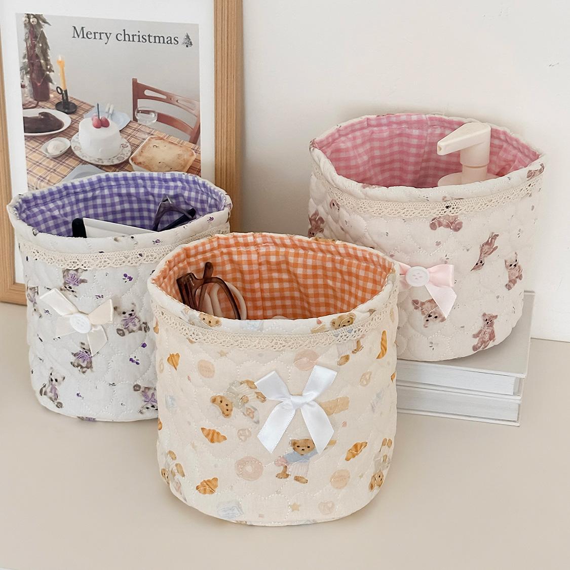Cute Floral Quilted Fabric Storage Basket, Foldable Round Desktop Organizer for Makeup, Skincare, Sundries, Ins Style Plaid Lined Storage Bin for Home, Dorm, Bathroom