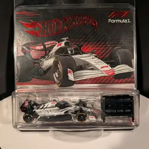 Formula 1 hotwheels Redline