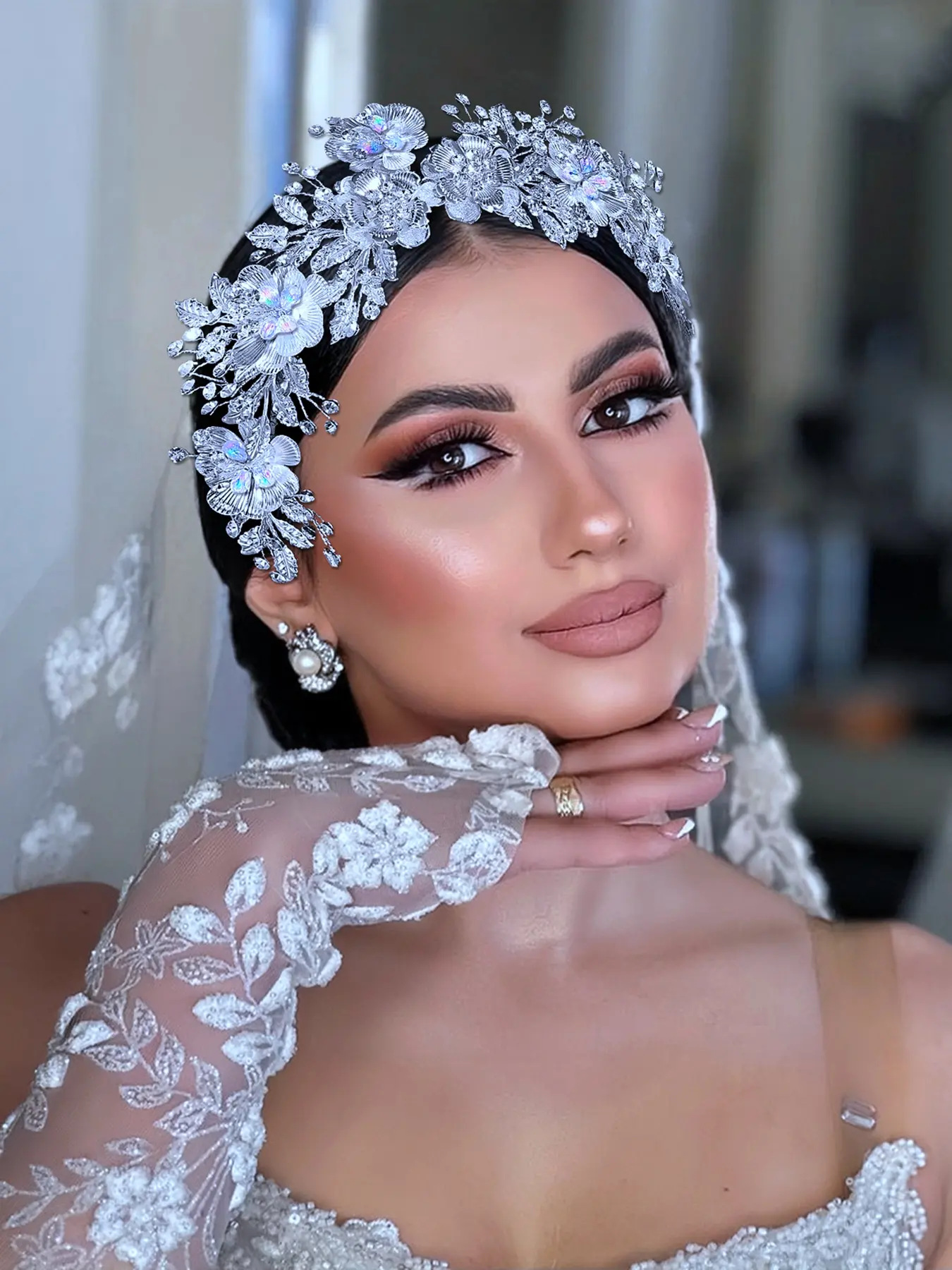 1PCS Shiny Shimmer Glow Finish Premium Alloy Floral Accents Bridal Headband, Wedding Bride Tiara Bridal Crown Perfect for Weddings, Vacations, Birthdays & Parties, Elegant Hair Accessory for Woman