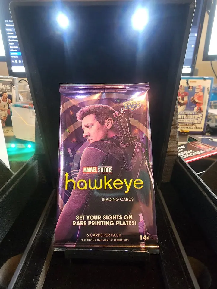 Upper Deck Marvel Studios Hawkeye HOBBY Pack - Chase LFTX Die Cutsand dual autos!