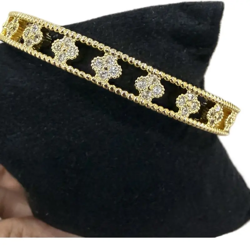 Diamond Clover Dotted Bracelet