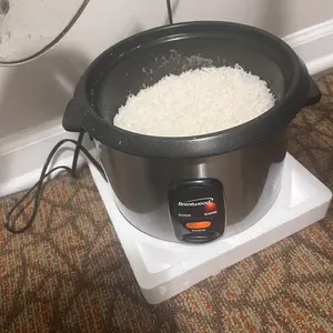 Brentwood  8 CUPS (UNCOOKED) RICE COOKER -SS/BLK,(TS-15)