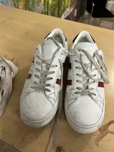 Sneakers cleaning