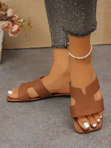 New Flat Sole Slippers Women, Breathable Hollow Out Design, Soft Bottom, Non-Slip, All-Season Wear, Plain Color with Letter Print