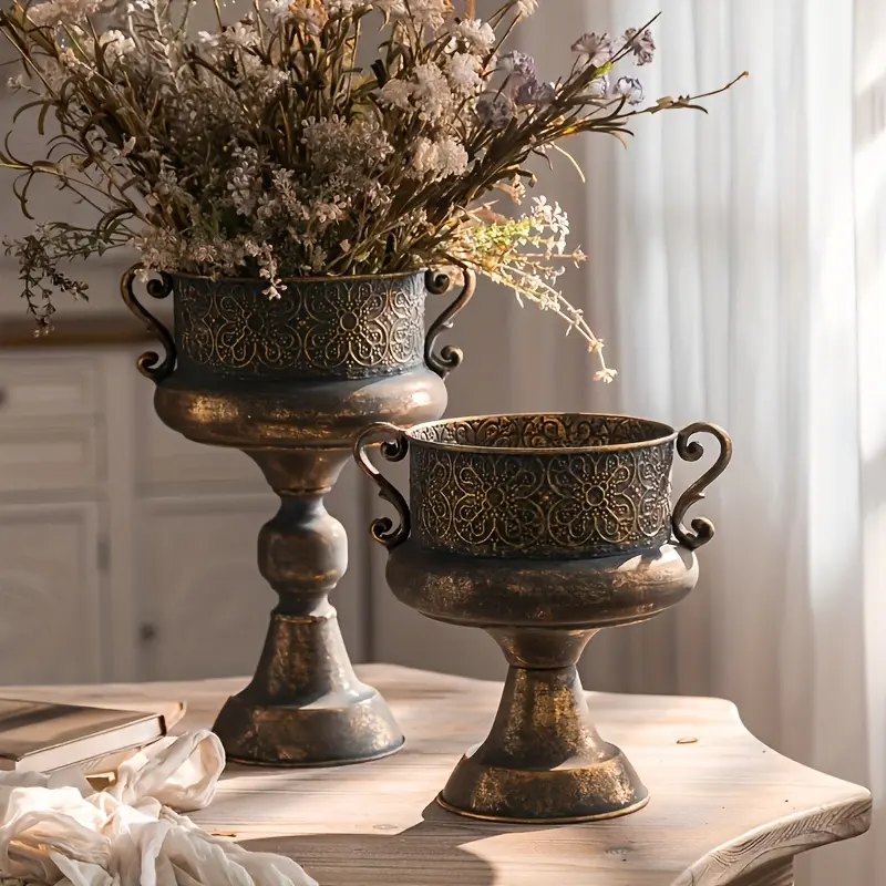 Metal Decorative Vase, Elegant Retro Style Vase, Gourd Shape Centerpiece Vase, Rustic Cup Design, Suitable for Home and Office Patio Porch Decoration