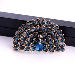 Luxurious Boho-Chic Peacock Brooch Pin with Sparkling Rhinestones and Green stone Center - Elegant Retro Corsage Accessory for Men & Women, Ideal for Casual Attire & Special Events pins