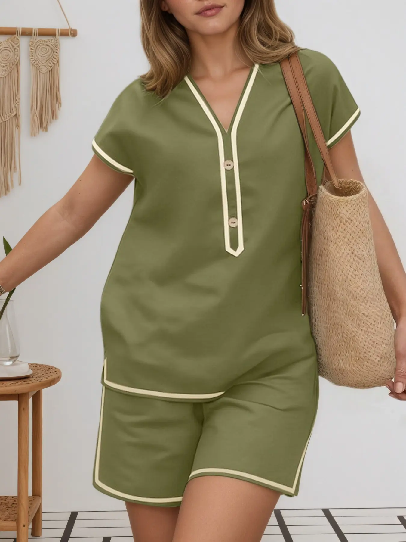 Women's Casual Womenswear Set, V Neck Short Sleeve Contrast Binding Top with Buttons, High Waist Shorts, Regular Length, Perfect for Daily