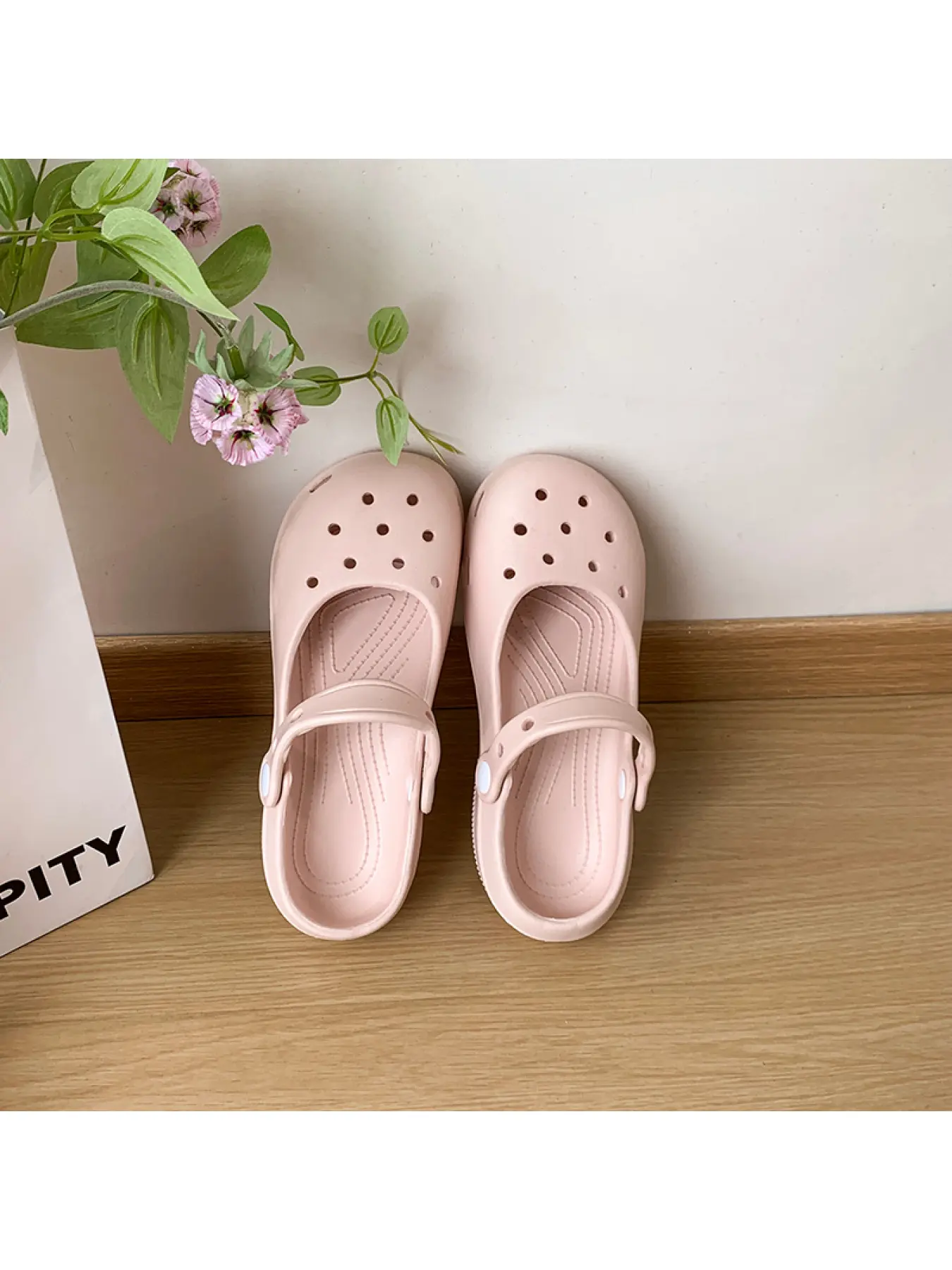 Soft Lightweight Mary Jane Platform Clogs Ladies Adjustable Strap Non Slip Shower Beach Slippers Casual Hollow Out Shoes Summer Fashion Slippers