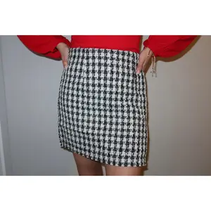 HOUNDSTOOTH TWEED SKIRT
