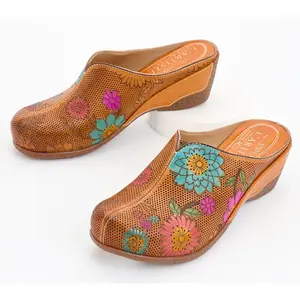 L'Artiste by Spring Step Leather Clogs Chienti