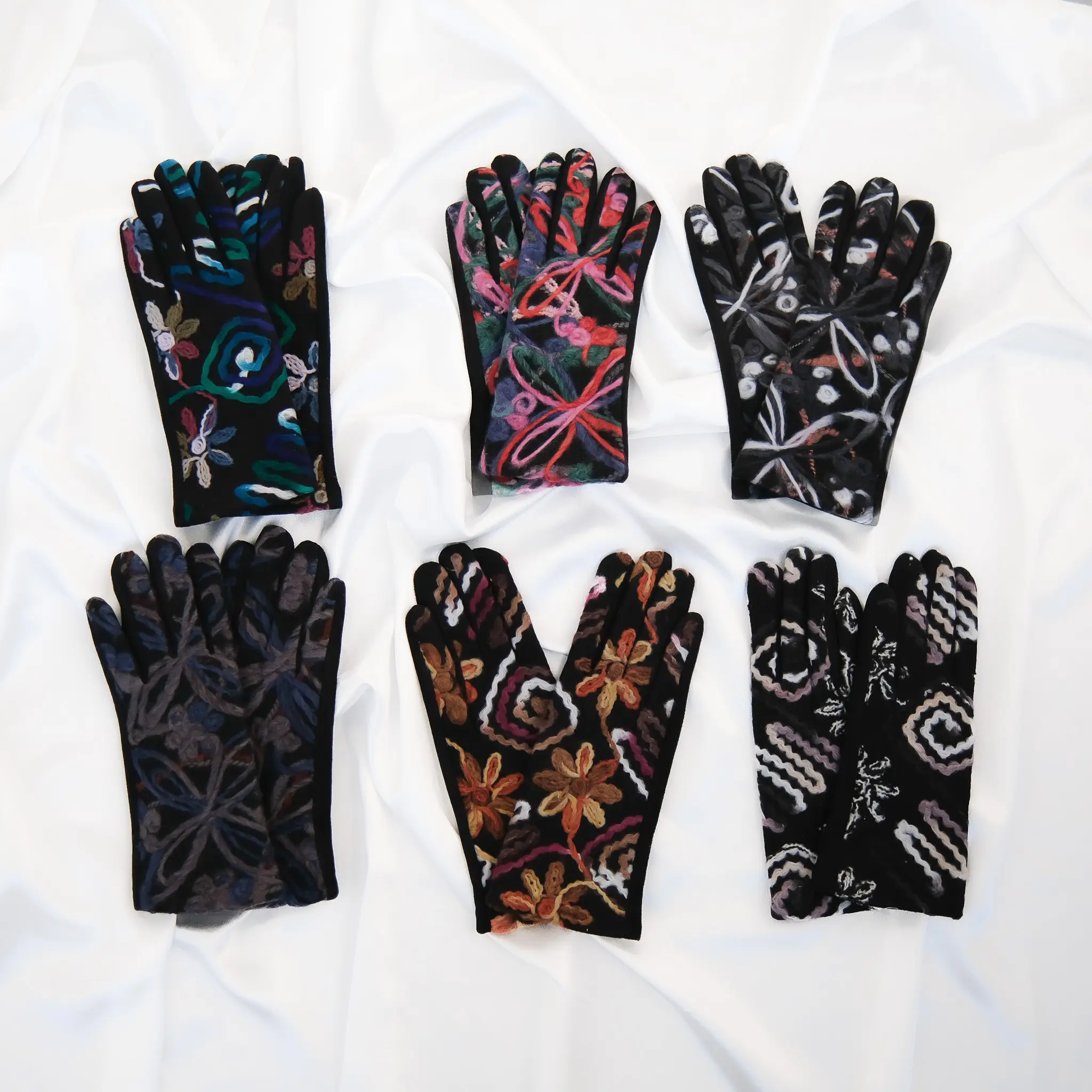 Hand Embroidered Gloves for Women, Fleece Lined Winter Gloves with Touchscreen, Warm Floral Design, Cozy Boho Cold Weather Accessory Gift