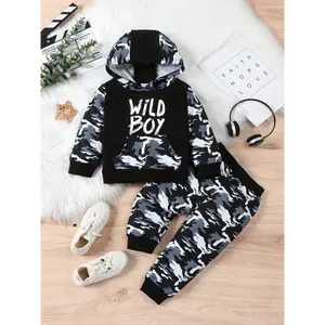 2pcs Set of Boys' and Babies' Fashion Casual Letter Print Splicing Camouflage Full Print Hooded Long Sleeve Sweatshirt and Camouflage Color Full Print Pants Suit for Autumn and Winter, Perfect for Outdoor