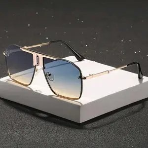 Trendy and best-selling men's oversized square gradient eyeglasses for spring/summer - stylish one-piece zinc alloy frame with gold accents, street-style decorative glasses, a must-have for casual wear, polarized lenses.
