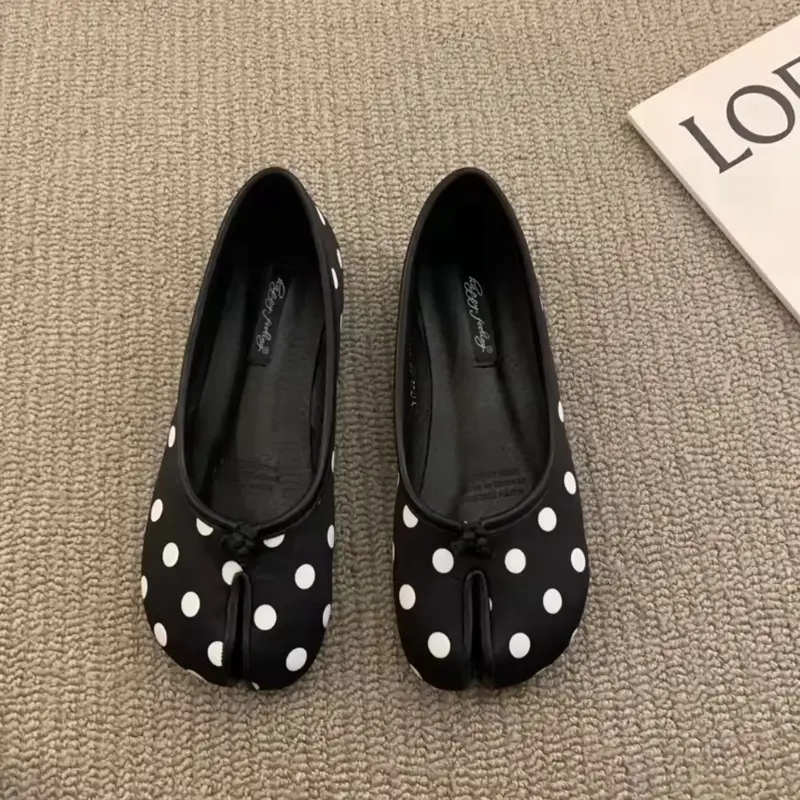Tabi Flats with Small Knot Detail Tabi Flats with Small Knot Detail