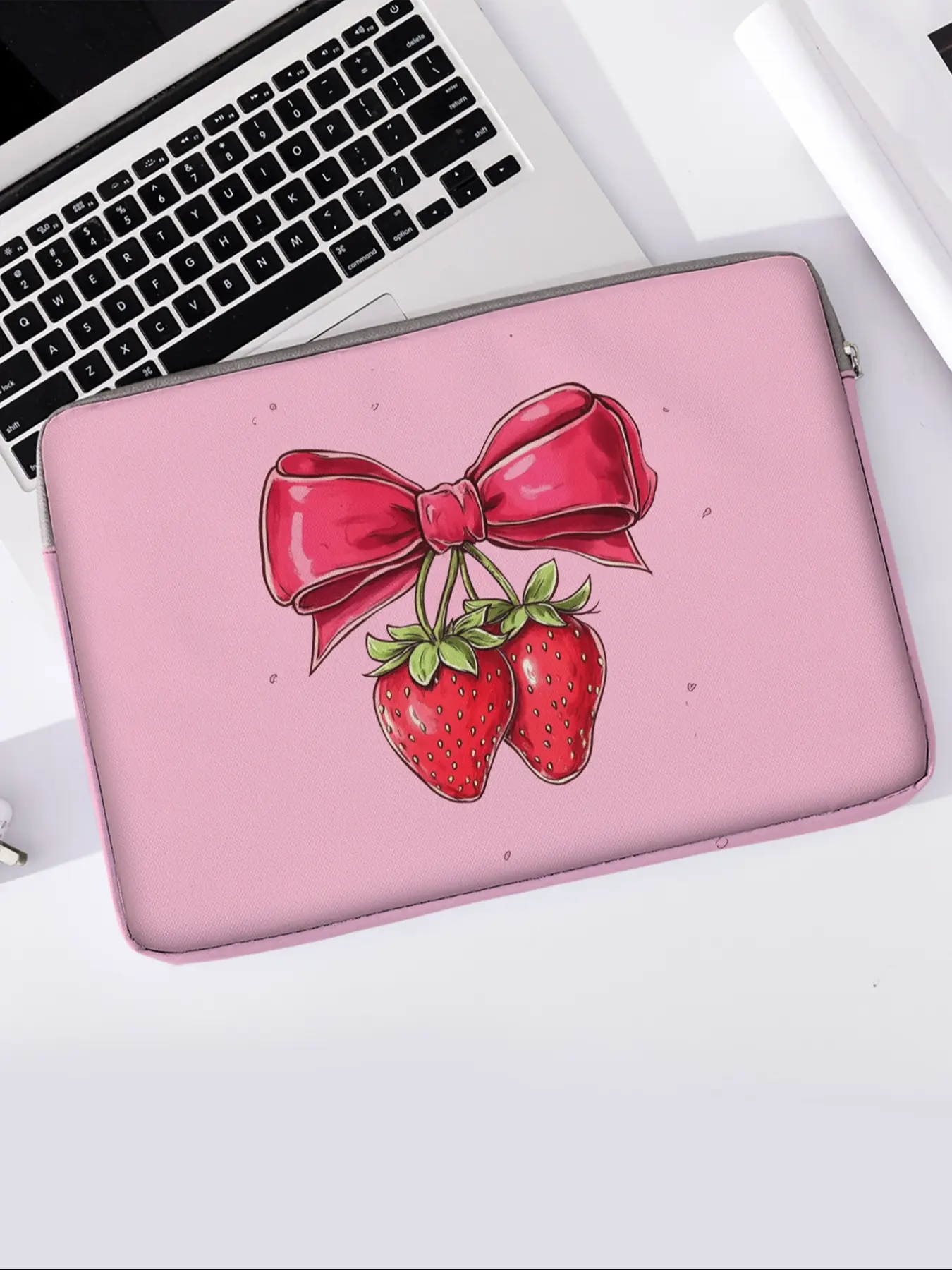 Strawberry Bowknot Pattern Notebook Bag, Soft Laptop Sleeve, Laptop Cover, Tablet Case, Zipper Storage Pouch, Casual Style, All Seasons