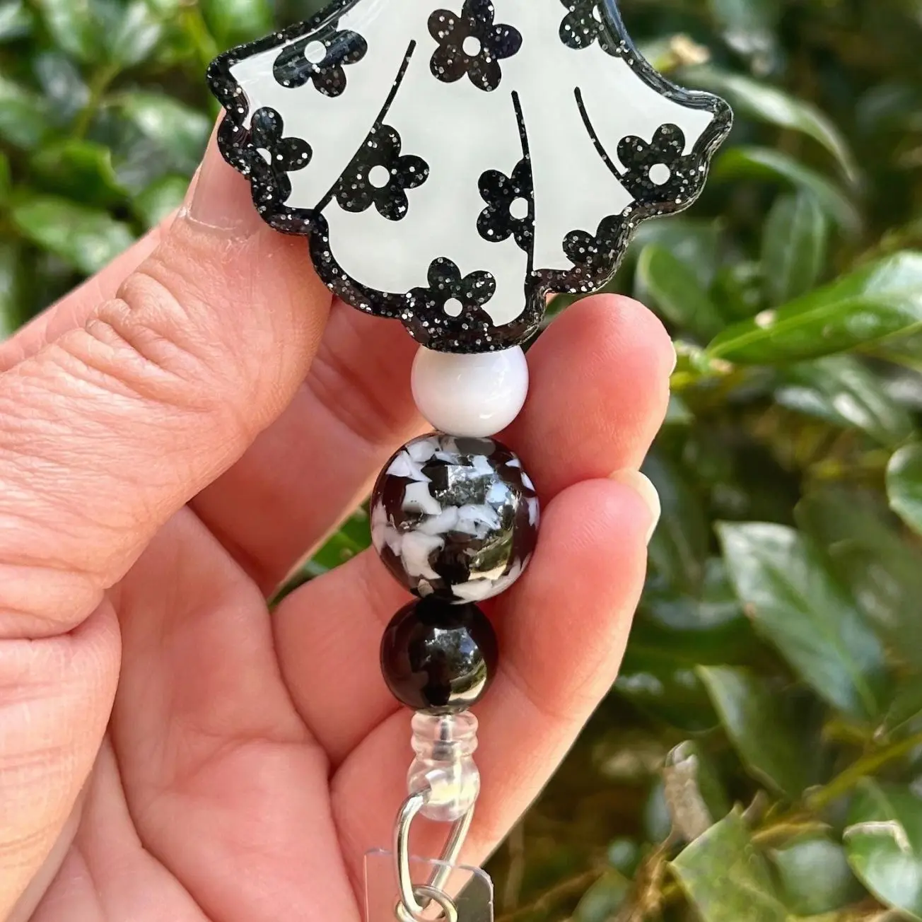 Cute Ghost Halloween Badge Reel, Gift for her, Nurse Badge, Office ID Lanyard, Teacher Badge Holder, Retractable Lanyard, Flower Ghost Badge
