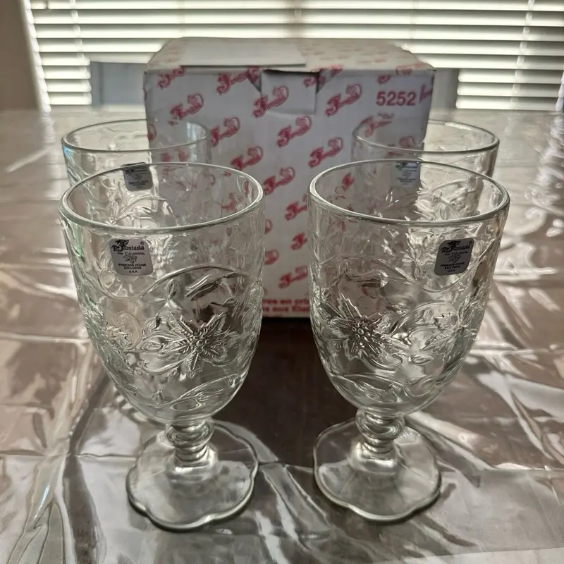 Fantasia Poinsettia Design Water Goblets 4 Clear Drinkware Glasses for Your Collection
