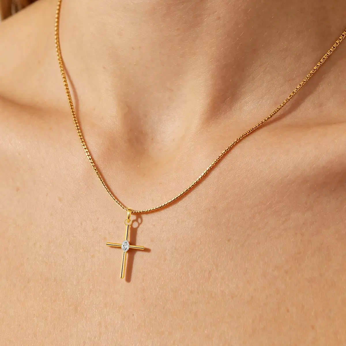 Cross Necklace for Women,Cross Necklace 14K Gold Plated Cross Pendant Necklace Dainty Gold Cross Necklaces for Women Trendy Small Cross Charm Necklace Simple Cute Choker Necklaces Gold Jewery