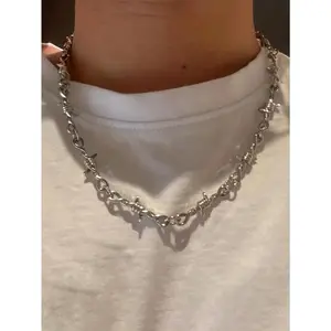 1pc Niche Retro Thorn Necklace, Thorn Clavicle Chain National Fashion Pants Chain, Hip-Hop Street Cool Punk Necklace For Men And Women