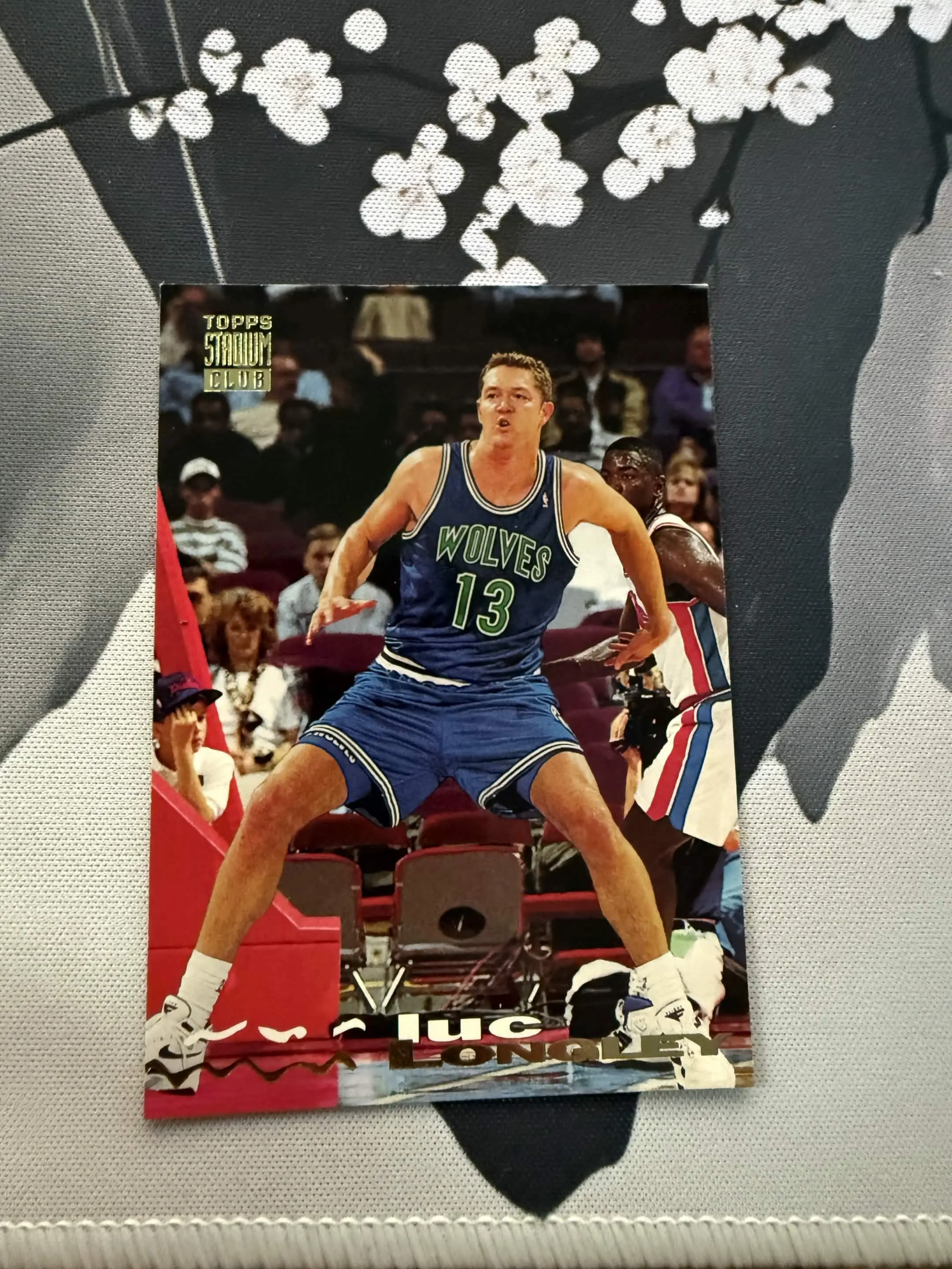 1993-94 Topps Stadium Club Luc Longley #245 — Minnesota Timberwolves