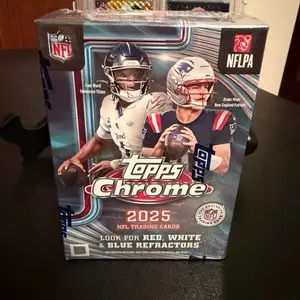 A pack of Topps Chrome 2025