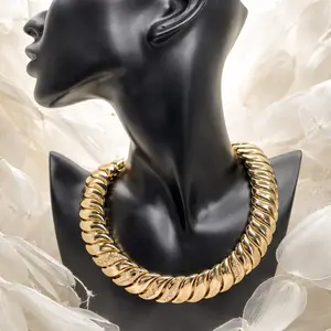 Smooth Motion- Choker Necklace