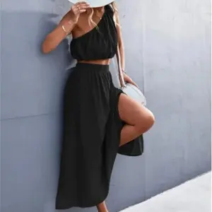 Taylor maxi skirt with marking one shoulder crop top