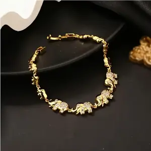 Ladies' Elephant Pendant Bracelet Golden Elephant Family Design Adjustable Chain Cute Daily Jewelry Gift for Mother Birthday Anniversary Elephant Gift