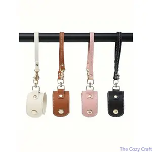 Leather Towel Clip Holder, Multi-Purpose Scarf and Towel Organizer Clip, Portable Outdoor Travel Towel Strap, Hands-Free Beach Gym Camping Accessory, Lightweight Fashion Utility Clip for Daily Use
