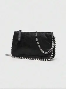 Niche  simple retro  fashion casual Joker commuter shoulder bag,  chain shoulder strap messenger bag, rivet sweet cool wind shoulder slung everyday eye-catching models, suitable for parties and so on.