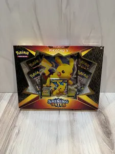 Shining Fates Collection - Pikachu