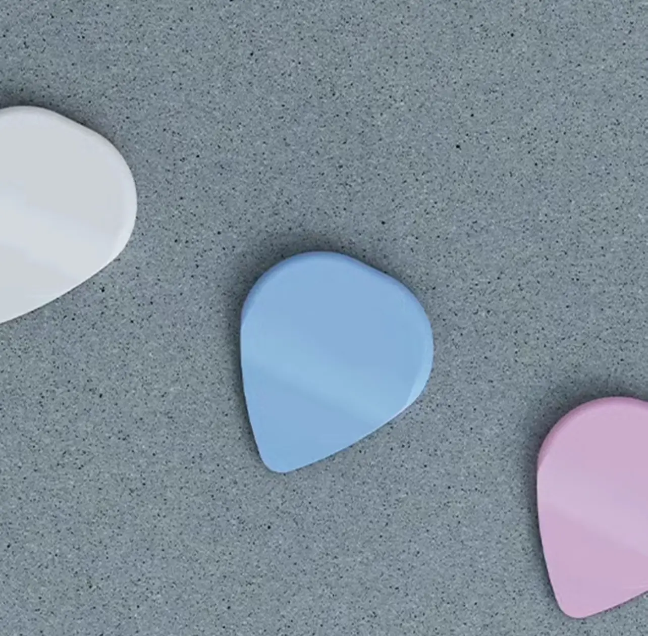 Qianka Auto LED Glowing Guitar Picks - 6-Colour Illuminated Plectrum Accessory for Acoustic, Electric and Bass Guitars