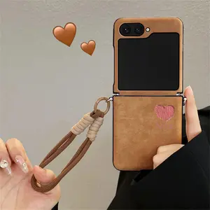 Korean Cute Love Heart Phone Case with Protable Bracelet for Samsung Galaxy Z Flip 5 6 Z Flip6 ZFlip 5 Zflip6 Zflip5 Back Cover