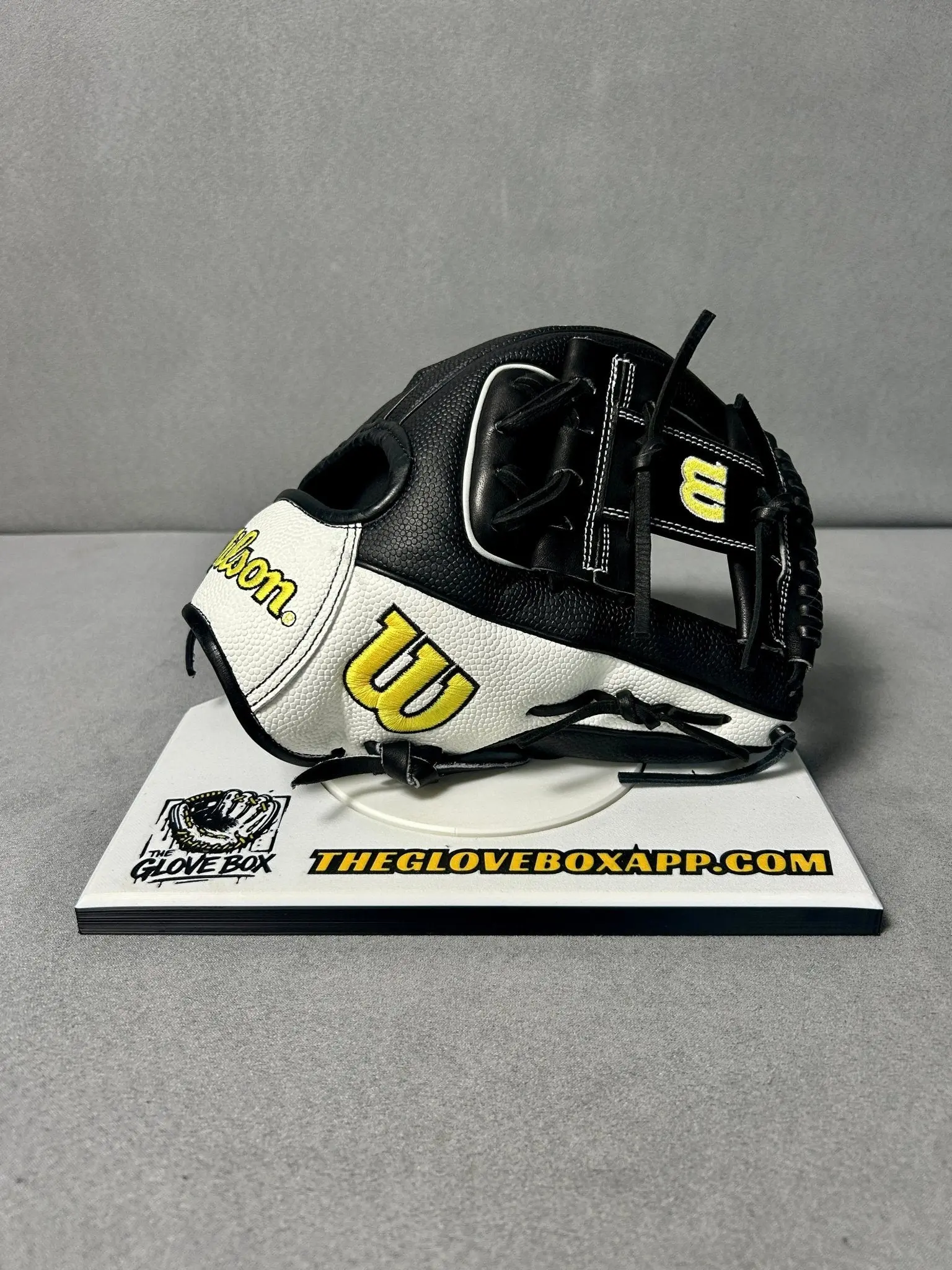 Wilson A2000 1786 11.5" Infield Baseball Glove – Black/White/Yellow