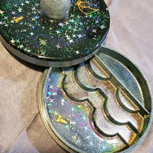 Galaxy themed eyelash holder