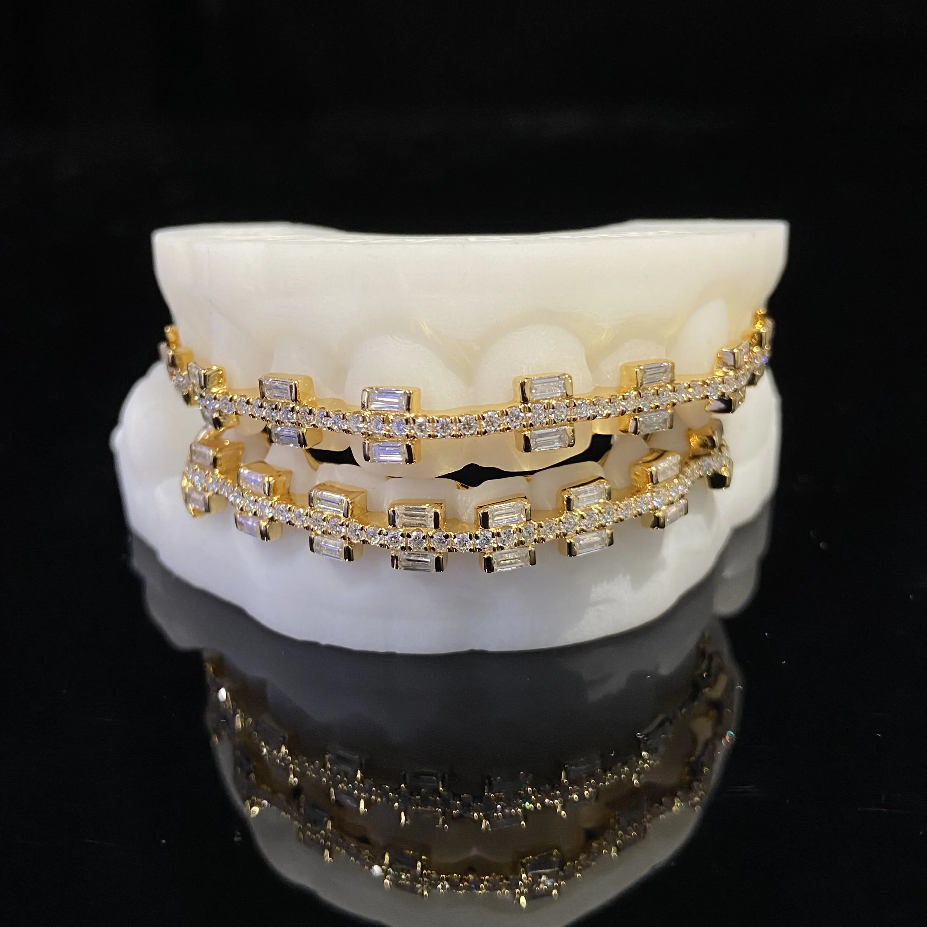 Custom Hip Hop Emerald Round Cut 925 Silver Iced Out VVS Diamond Moissanite Teeth Grillz