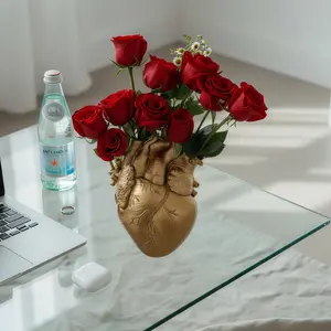 Gold Heart Shaped Resin Vase Modern Nordic Art Decorative Flower Vase For Home Desktop Living Room Decor Unique Wedding Gift