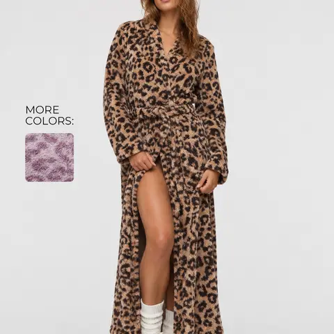 U2SKIIN women’s leopard print plush bathrobe, lightweight V-neck kimono robe, longer length with pockets—warm, soft, fluffy, and lightweight loungewear robe for autumn/winter