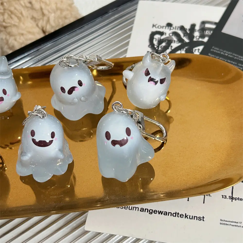 6 Pcs Glow-in-the-Dark Ghost Keychains, Cute Halloween Charms for Backpacks, Bags, Keys (Festive Party Gift)